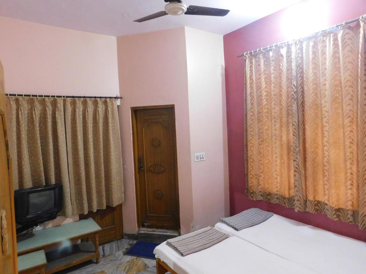 Hotel Om Palace - Couple Friendly & Local Id Accepted Jaipur Exteriör bild